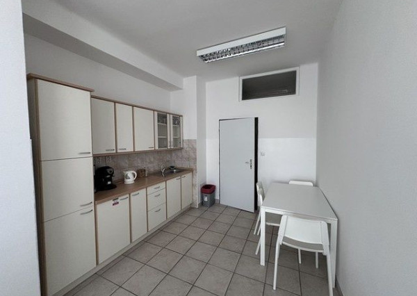 Kancelária s bezplatným parkovaním na prenájom - 19 m2, Rybničná ul.