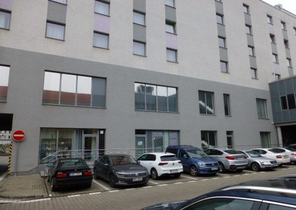 Kancelária v administratívnej časti Hotela SAFFRON na prenájom - 29,8 m2, Radlinského ul.