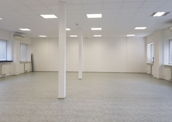 Prenajmem komerčné priestory v Nitre 240m2.