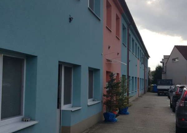 Prenajmem komerčné priestory v Nitre 240m2.