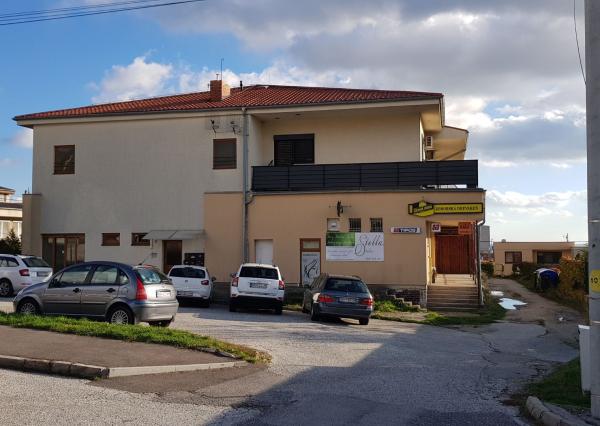 Predám polyfunkčnú budovu - kompletne prenajatú v Nitre.