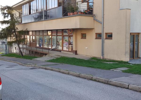 Predám polyfunkčnú budovu - kompletne prenajatú v Nitre.
