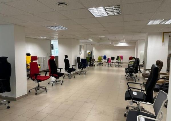 Na prenájom zrekonštruovaný obchodný priestor 342 m2. Možnosť rozdelenia na dve menšie prevádzky (222 m2 a 120 m2).