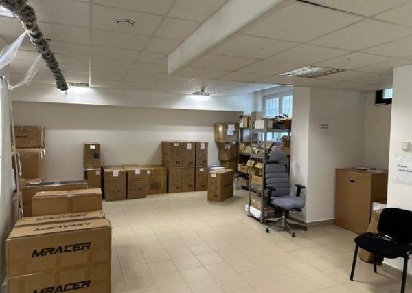 Na prenájom zrekonštruovaný obchodný priestor 342 m2. Možnosť rozdelenia na dve menšie prevádzky (222 m2 a 120 m2).