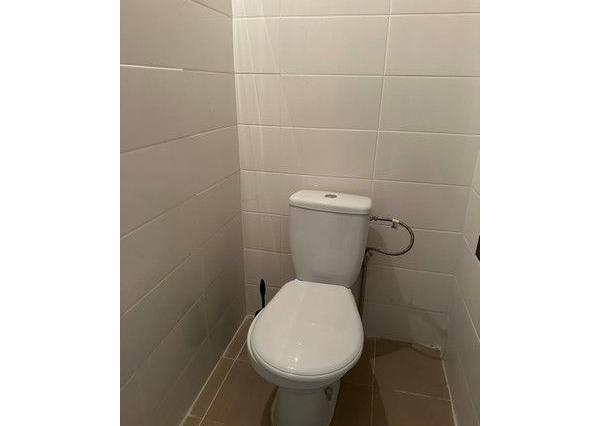 Na prenájom zrekonštruovaný obchodný priestor 342 m2. Možnosť rozdelenia na dve menšie prevádzky (222 m2 a 120 m2).