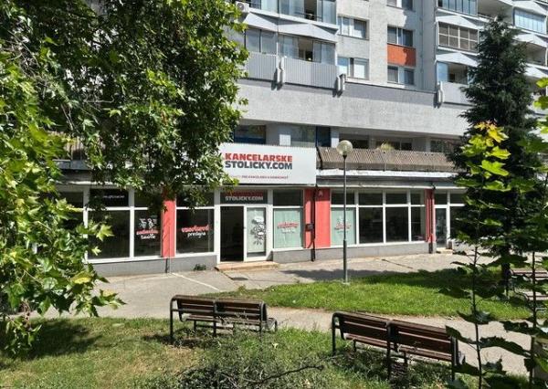 Na prenájom zrekonštruovaný obchodný priestor 342 m2. Možnosť rozdelenia na dve menšie prevádzky (222 m2 a 120 m2).