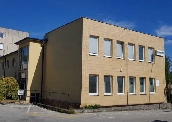 Prenajmem v Nitre 30m2 s parkovacím miestom na Cabajskej ceste.