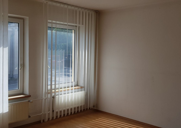 Prenajmem v Nitre 30m2 s parkovacím miestom na Cabajskej ceste.