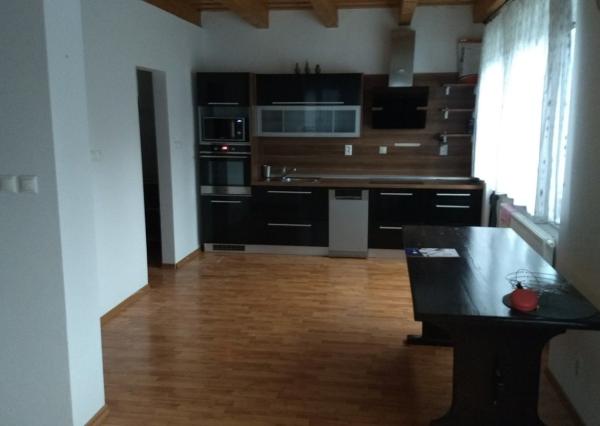 Ponukame do dlhodobého prenájmu krasný  3 izbový rodinný dom