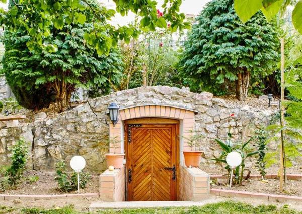 Na predaj pekná chata od TK vzdialená len 300m, Podhájska