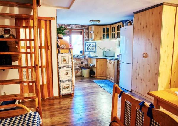 Na predaj pekná chata od TK vzdialená len 300m, Podhájska