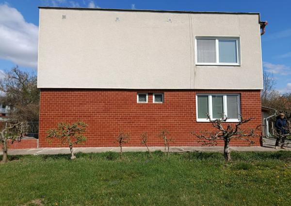 Predaj veľkého RD s 30 árovým pozemkom.