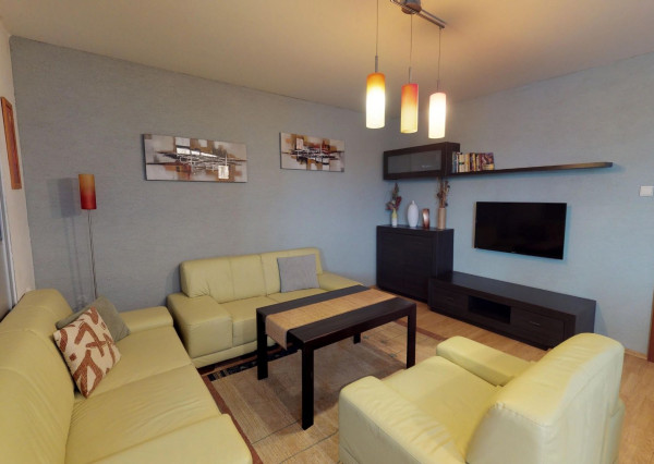 Na predaj útulný pekný RD na bývanie aj podnikanie, Podhájska