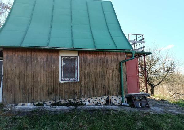 Na predaj 24 árový pozemok s chatou.