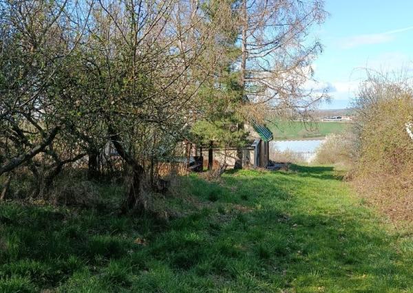 Na predaj 24 árový pozemok s chatou.