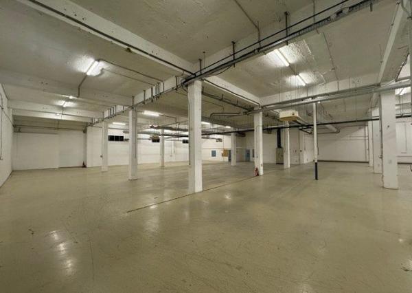 Na prenájom vykurovaný sklad s výmerou 970 m2 so sociálnym zázemím v Rači.