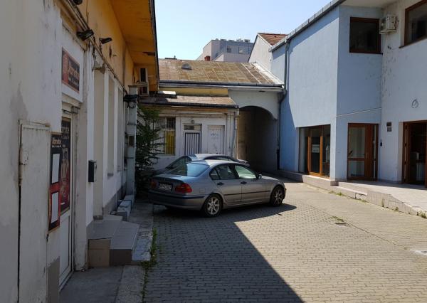 Predám komerčnú budovu komplet prenajatú v centre Nitry.