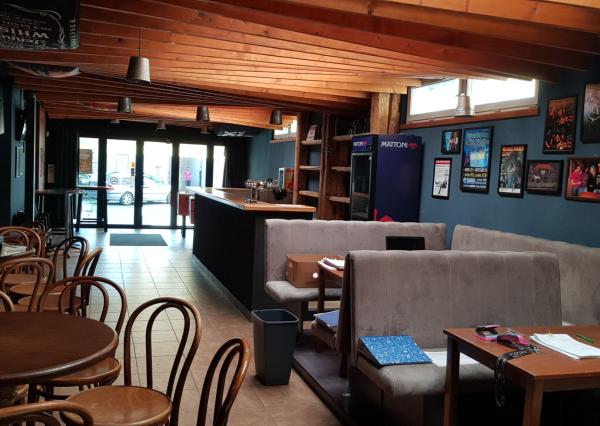 Predám komerčnú budovu komplet prenajatú v centre Nitry.