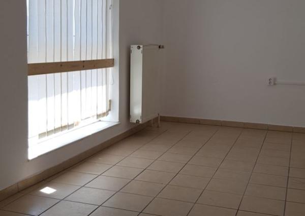 Predám komerčnú budovu komplet prenajatú v centre Nitry.