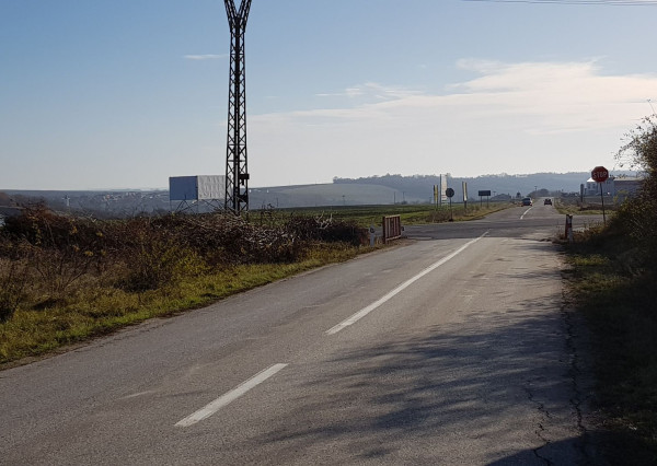 Predám pozemok na Zlatomoraveckej ceste pri Nitre, 6492m2.