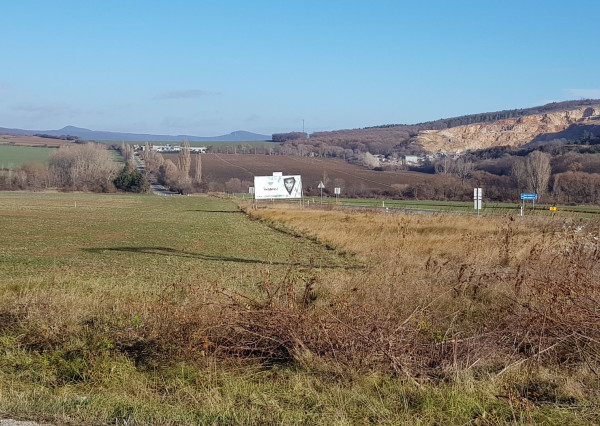 Predám pozemok na Zlatomoraveckej ceste pri Nitre, 6492m2.