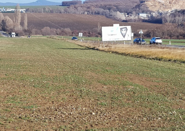 Predám pozemok na Zlatomoraveckej ceste pri Nitre, 6492m2.