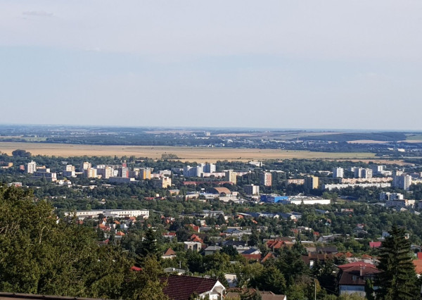 Predám dva stavebné pozemky pod lesom Nitra - Zobor, 1635m2.