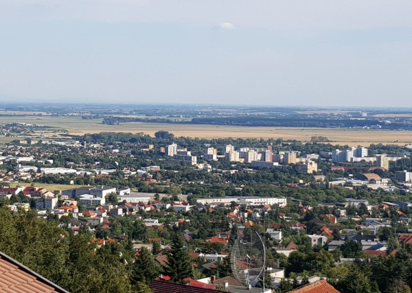 Predám dva stavebné pozemky pod lesom Nitra - Zobor, 1635m2.