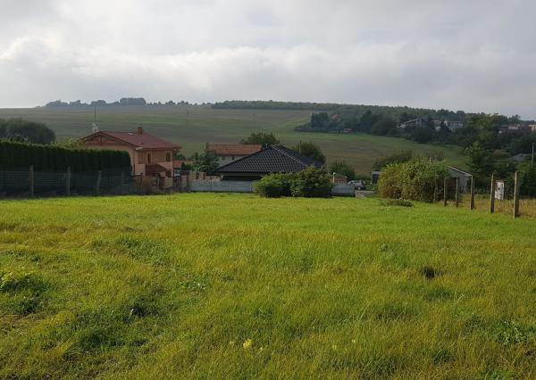 Predám stavebný pozemok 713m2 v Lehote pri Nitre.