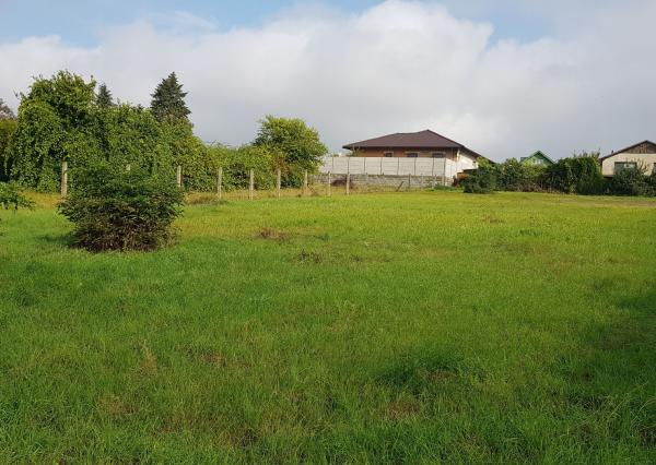 Predám stavebný pozemok 713m2 v Lehote pri Nitre.