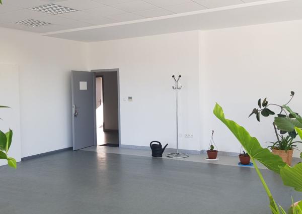Prenajmem 60m2 kancelárske priestory pri R1 v Nitre.
