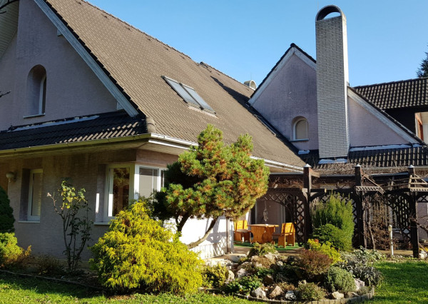 Predám RD pre veľkú rodinu alebo firmu v Nitre - Čermáň.