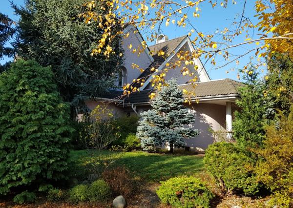 Predám RD pre veľkú rodinu alebo firmu v Nitre - Čermáň.