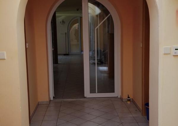 Predám RD pre veľkú rodinu alebo firmu v Nitre - Čermáň.