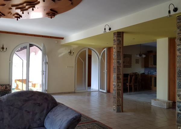 Predám RD pre veľkú rodinu alebo firmu v Nitre - Čermáň.