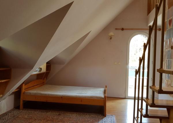 Predám RD pre veľkú rodinu alebo firmu v Nitre - Čermáň.