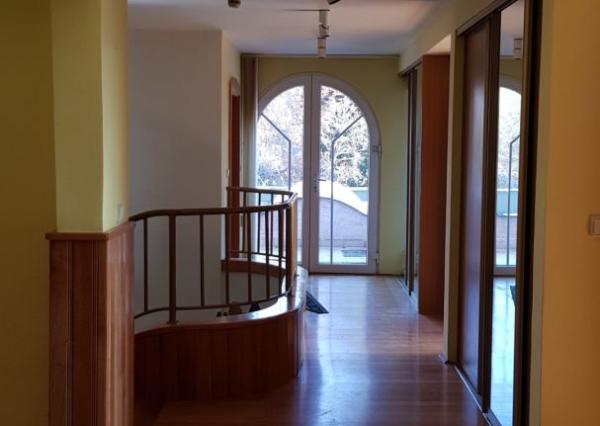 Predám RD pre veľkú rodinu alebo firmu v Nitre - Čermáň.