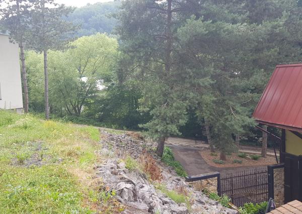 Predám budovu so 7 apartmánmi vo výstavbe vo Vyhniach.