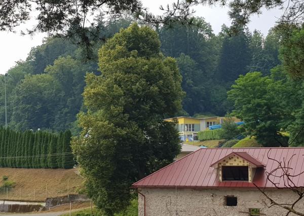 Predám budovu so 7 apartmánmi vo výstavbe vo Vyhniach.