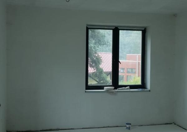 Predám budovu so 7 apartmánmi vo výstavbe vo Vyhniach.