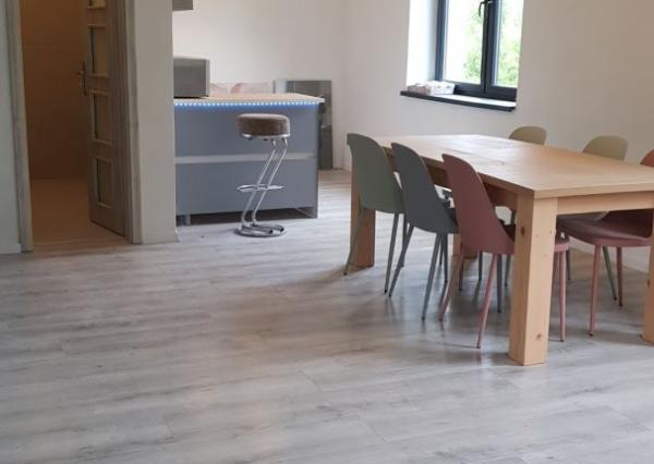 Predám budovu so 7 apartmánmi vo výstavbe vo Vyhniach.