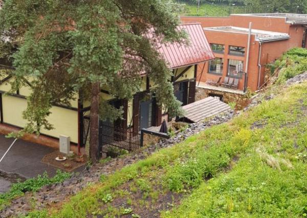 Predám budovu so 7 apartmánmi vo výstavbe vo Vyhniach.