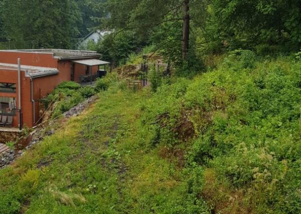 Predám budovu so 7 apartmánmi vo výstavbe vo Vyhniach.