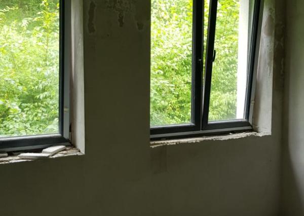 Predám budovu so 7 apartmánmi vo výstavbe vo Vyhniach.