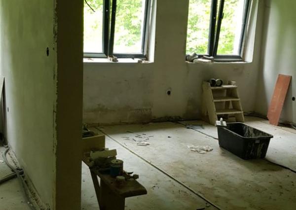 Predám budovu so 7 apartmánmi vo výstavbe vo Vyhniach.