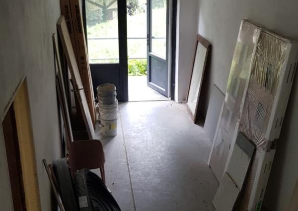 Predám budovu so 7 apartmánmi vo výstavbe vo Vyhniach.