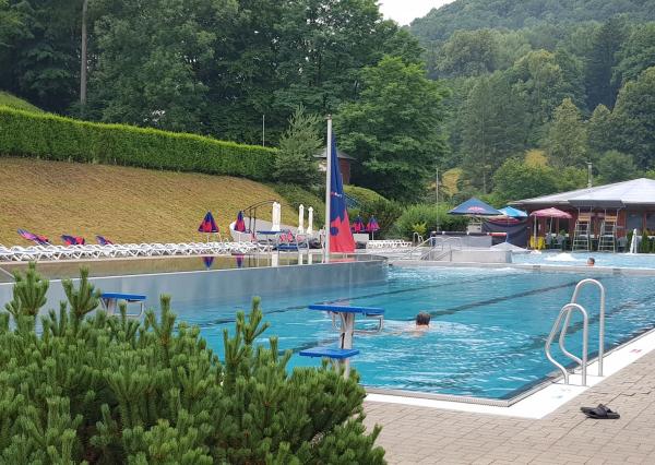 Predám budovu so 7 apartmánmi vo výstavbe vo Vyhniach.