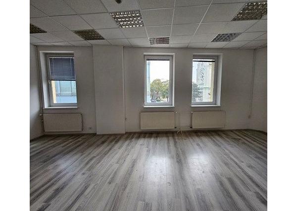 Kancelária v administratívnej časti Hotela Saffron - 48,9 m2, Radlinského ul.