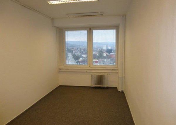 Kancelária s parkovacím miestom zdarma na prenájom - 15,6 m2, Račianska ul.