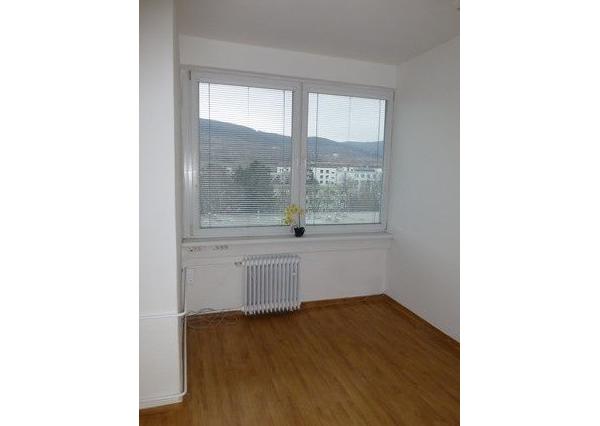 Kancelária s parkovacím miestom zdarma na prenájom - 15,6 m2, Račianska ul.
